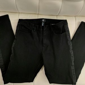 H&M black stretch skinny jeans w/tuxedo ribbon 31